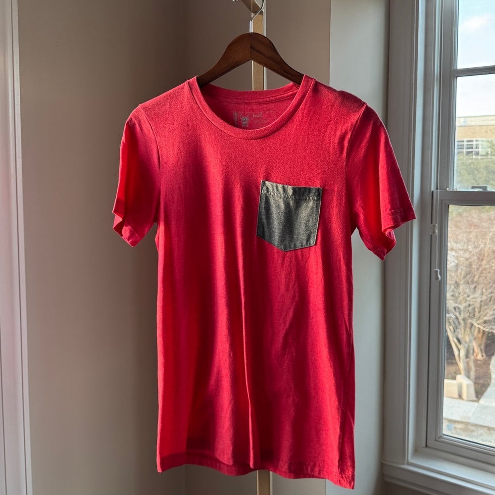 Brick & Mortar Men’s Heather Red T-Shirt with Gray Pocket, Size Small – New